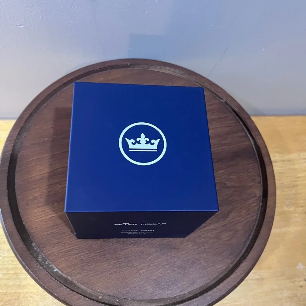 Peter Millar Crown‎ Sport Scented Candle 8oz Bergamot Amber Cedar Navy Blue NIB